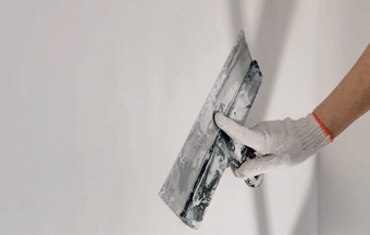 Reboco em gesso é alternativa às soluções convencionais e tem inúmeras vantagens